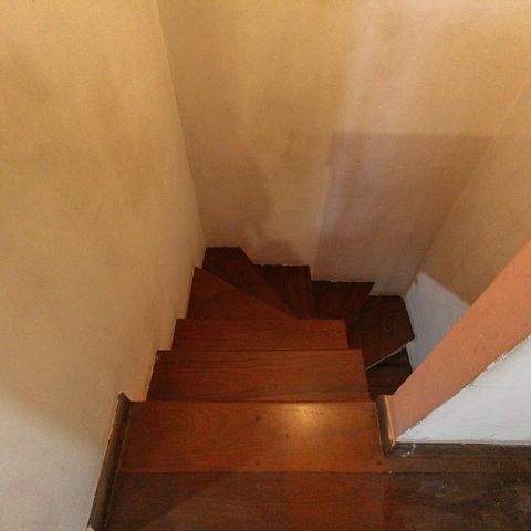 Casa à venda com 88m², 2 quartos e 1 vaga Casa à venda com 88m², 2 quartos e 1 vagaEscada
