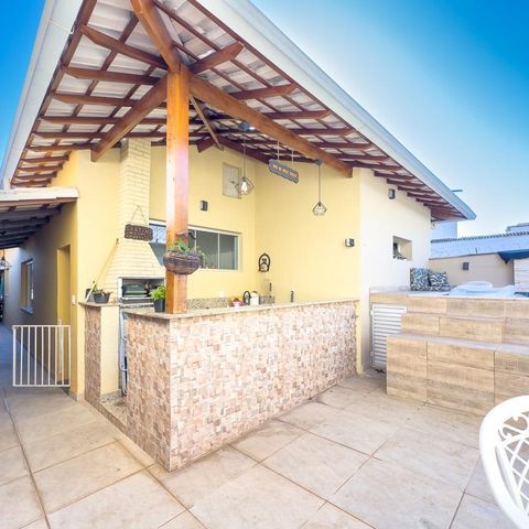 Casa à venda com 247m², 3 quartos e 2 vagas Casa à venda com 247m², 3 quartos e 2 vagasÁrea GourÁrea Churrasqueira / Área Externamet