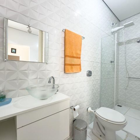 Casa à venda com 247m², 3 quartos e 2 vagas Casa à venda com 247m², 3 quartos e 2 vagasBanheiro Casa 02