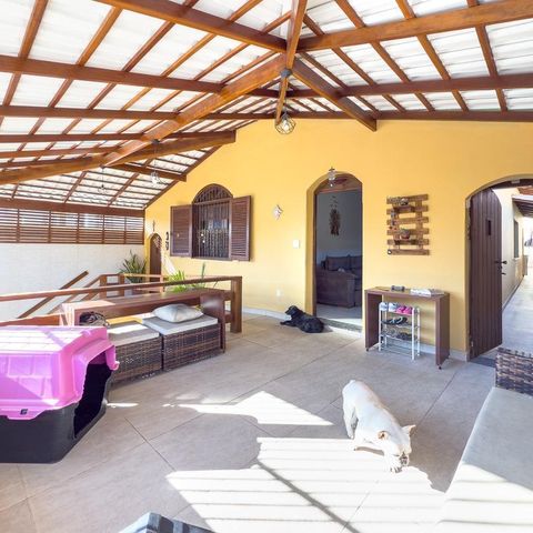 Casa à venda com 247m², 3 quartos e 2 vagas Casa à venda com 247m², 3 quartos e 2 vagasVaranda
