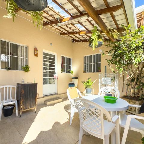 Casa à venda com 247m², 3 quartos e 2 vagas Casa à venda com 247m², 3 quartos e 2 vagasÁrea Externa Casa 02