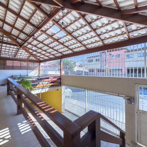 Casa à venda com 247m², 3 quartos e 2 vagas Casa à venda com 247m², 3 quartos e 2 vagasVaranda