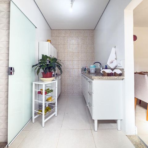 Casa à venda com 247m², 3 quartos e 2 vagas Casa à venda com 247m², 3 quartos e 2 vagasCozinha Casa 02