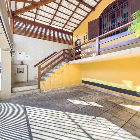 Casa à venda com 247m², 3 quartos e 2 vagas Casa à venda com 247m², 3 quartos e 2 vagasGaragem