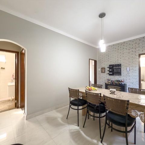 Casa à venda com 247m², 3 quartos e 2 vagas Casa à venda com 247m², 3 quartos e 2 vagasCopa