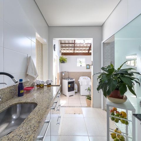 Casa à venda com 247m², 3 quartos e 2 vagas Casa à venda com 247m², 3 quartos e 2 vagasCozinha Casa 02