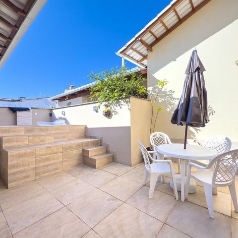 Casa à venda com 247m², 3 quartos e 2 vagas Casa à venda com 247m², 3 quartos e 2 vagasPiscina / Área Externa