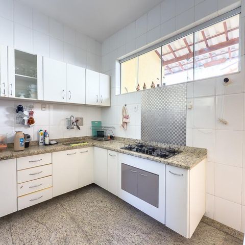 Casa à venda com 247m², 3 quartos e 2 vagas Casa à venda com 247m², 3 quartos e 2 vagasCozinha