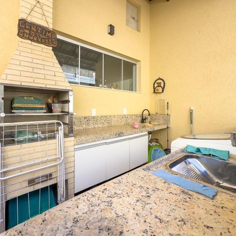 Casa à venda com 247m², 3 quartos e 2 vagas Casa à venda com 247m², 3 quartos e 2 vagasÁrea Churrasqueira / Área de Serviço