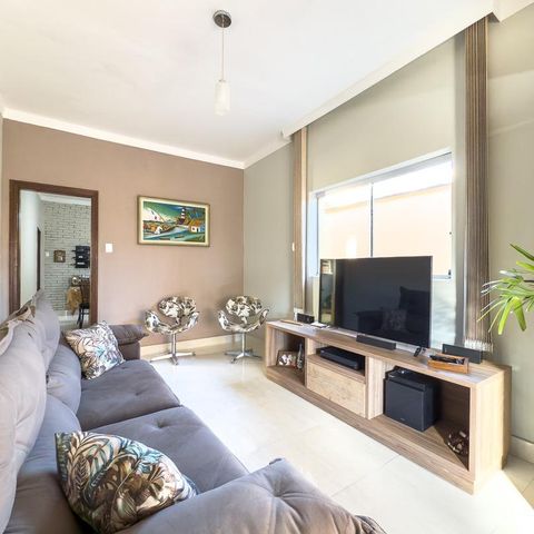 Casa à venda com 247m², 3 quartos e 2 vagas Casa à venda com 247m², 3 quartos e 2 vagasSala