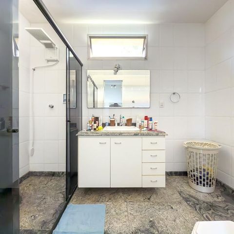 Casa à venda com 247m², 3 quartos e 2 vagas Casa à venda com 247m², 3 quartos e 2 vagasBanheiro Suíte