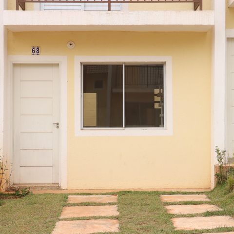 Casa de condomínio para alugar com 80m², 2 quartos e 1 vagaFachada