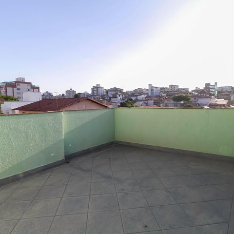 Casa à venda com 260m², 3 quartos e 2 vagas Casa à venda com 260m², 3 quartos e 2 vagasTerraço