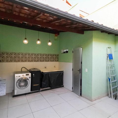 Casa à venda com 260m², 3 quartos e 2 vagas Casa à venda com 260m², 3 quartos e 2 vagasÁrea de serviço