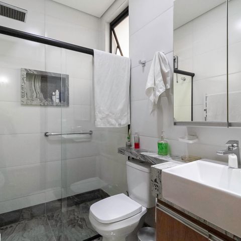Casa à venda com 260m², 3 quartos e 2 vagas Casa à venda com 260m², 3 quartos e 2 vagasBanheiro da suíte