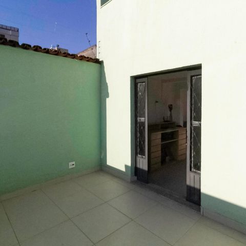 Casa à venda com 260m², 3 quartos e 2 vagas Casa à venda com 260m², 3 quartos e 2 vagasVaranda do escritório