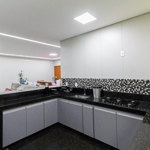 Casa à venda com 260m², 3 quartos e 2 vagas Casa à venda com 260m², 3 quartos e 2 vagasCozinha