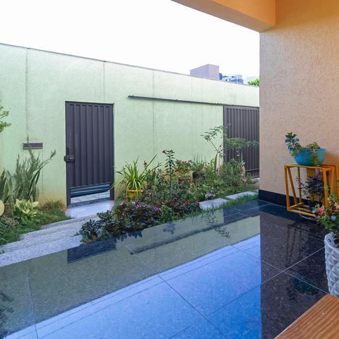 Casa à venda com 260m², 3 quartos e 2 vagas Casa à venda com 260m², 3 quartos e 2 vagasEntrada