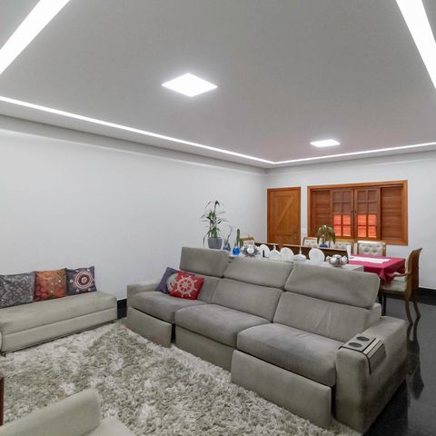 Casa à venda com 260m², 3 quartos e 2 vagas Casa à venda com 260m², 3 quartos e 2 vagasSala