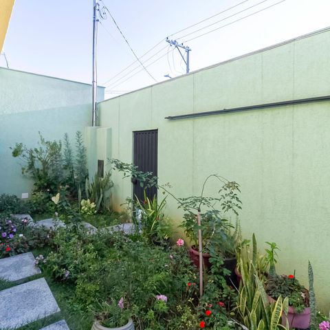 Casa à venda com 260m², 3 quartos e 2 vagas Casa à venda com 260m², 3 quartos e 2 vagasEntrada