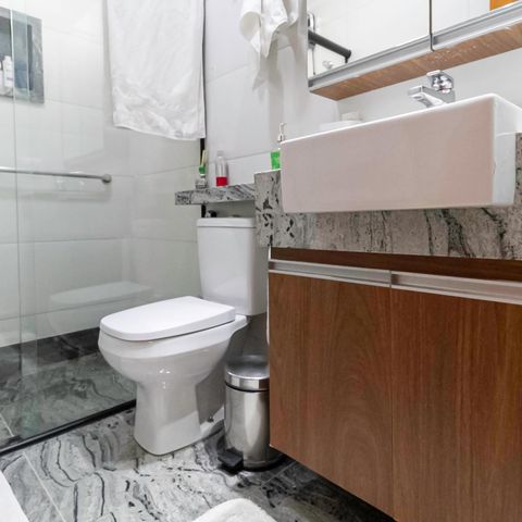 Casa à venda com 260m², 3 quartos e 2 vagas Casa à venda com 260m², 3 quartos e 2 vagasBanheiro social