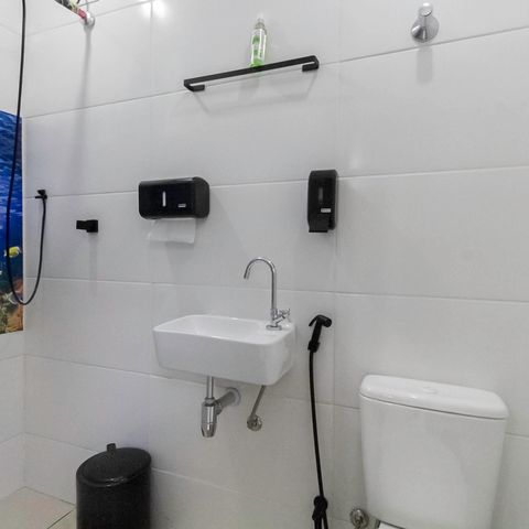 Casa à venda com 260m², 3 quartos e 2 vagas Casa à venda com 260m², 3 quartos e 2 vagasBanheiro de Serviço