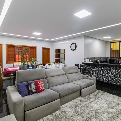 Casa à venda com 260m², 3 quartos e 2 vagas Casa à venda com 260m², 3 quartos e 2 vagasSala
