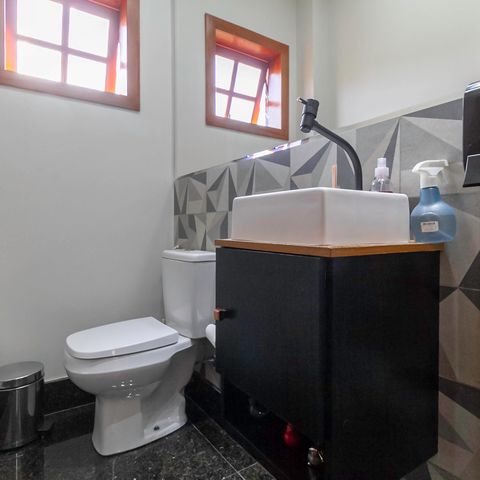 Casa à venda com 260m², 3 quartos e 2 vagas Casa à venda com 260m², 3 quartos e 2 vagasLavabo