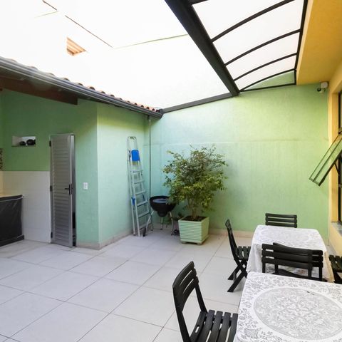 Casa à venda com 260m², 3 quartos e 2 vagas Casa à venda com 260m², 3 quartos e 2 vagasQuintal
