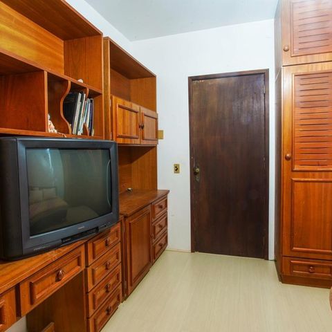 Casa à venda com 280m², 3 quartos e 3 vagas Casa à venda com 280m², 3 quartos e 3 vagasEscritório