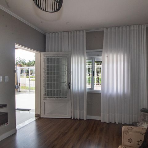 Casa à venda com 150m², 3 quartos e 5 vagas Casa à venda com 150m², 3 quartos e 5 vagasSala