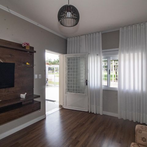 Casa à venda com 150m², 3 quartos e 5 vagas Casa à venda com 150m², 3 quartos e 5 vagasSala