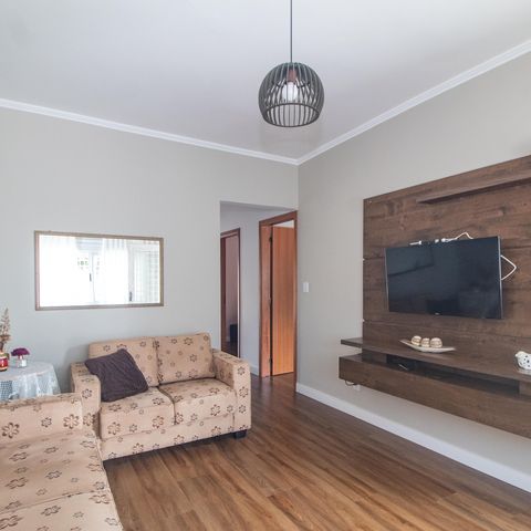 Casa à venda com 150m², 3 quartos e 5 vagas Casa à venda com 150m², 3 quartos e 5 vagasSala