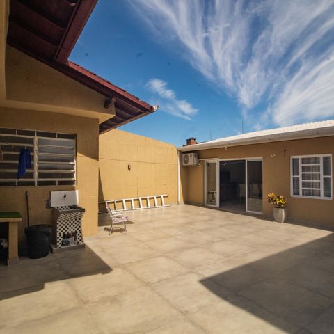 Casa à venda com 150m², 3 quartos e 5 vagas Casa à venda com 150m², 3 quartos e 5 vagasQuintal