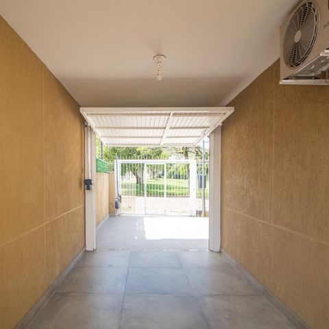 Casa à venda com 150m², 3 quartos e 5 vagas Casa à venda com 150m², 3 quartos e 5 vagasGaragem