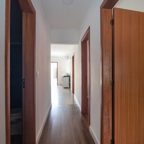 Casa à venda com 150m², 3 quartos e 5 vagas Casa à venda com 150m², 3 quartos e 5 vagasCorredor