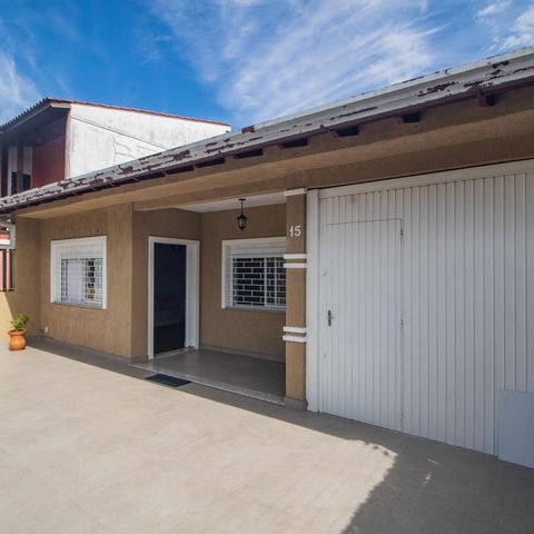 Casa à venda com 150m², 3 quartos e 5 vagas Casa à venda com 150m², 3 quartos e 5 vagasJardim