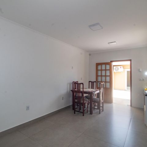 Casa à venda com 150m², 3 quartos e 5 vagas Casa à venda com 150m², 3 quartos e 5 vagasCozinha