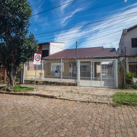Casa à venda com 150m², 3 quartos e 5 vagas Casa à venda com 150m², 3 quartos e 5 vagasFachada