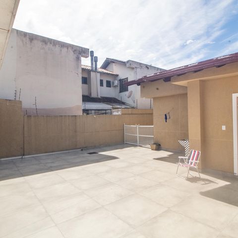 Casa à venda com 150m², 3 quartos e 5 vagas Casa à venda com 150m², 3 quartos e 5 vagasQuintal