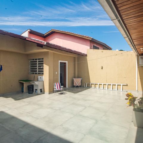 Casa à venda com 150m², 3 quartos e 5 vagas Casa à venda com 150m², 3 quartos e 5 vagasQuintal