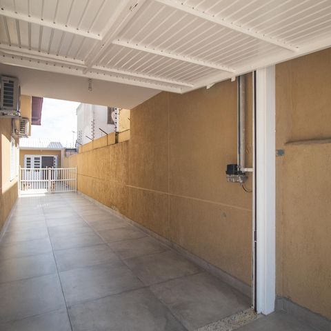 Casa à venda com 150m², 3 quartos e 5 vagas Casa à venda com 150m², 3 quartos e 5 vagasGaragem