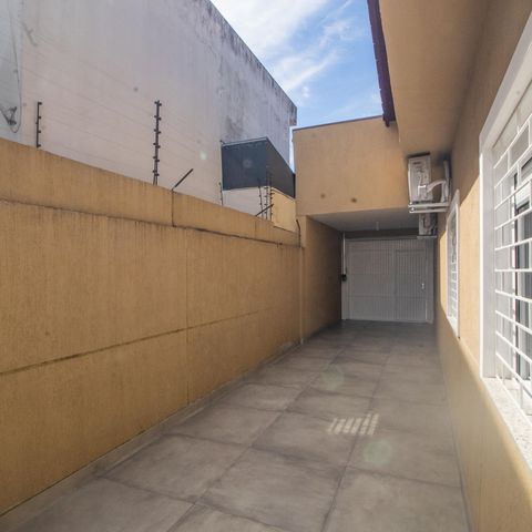 Casa à venda com 150m², 3 quartos e 5 vagas Casa à venda com 150m², 3 quartos e 5 vagasGaragem
