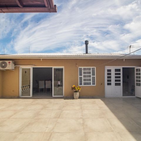 Casa à venda com 150m², 3 quartos e 5 vagas Casa à venda com 150m², 3 quartos e 5 vagasQuintal