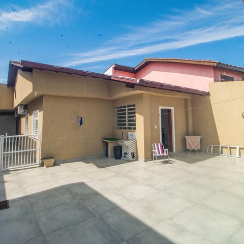Casa à venda com 150m², 3 quartos e 5 vagas Casa à venda com 150m², 3 quartos e 5 vagasQuintal