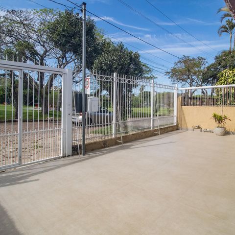 Casa à venda com 150m², 3 quartos e 5 vagas Casa à venda com 150m², 3 quartos e 5 vagasJardim
