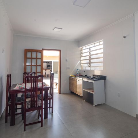 Casa à venda com 150m², 3 quartos e 5 vagas Casa à venda com 150m², 3 quartos e 5 vagasCozinha