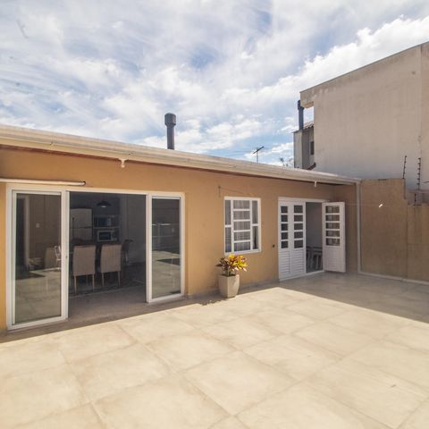 Casa à venda com 150m², 3 quartos e 5 vagas Casa à venda com 150m², 3 quartos e 5 vagasQuintal