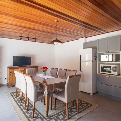Casa à venda com 150m², 3 quartos e 5 vagas Casa à venda com 150m², 3 quartos e 5 vagasChurrasqueira