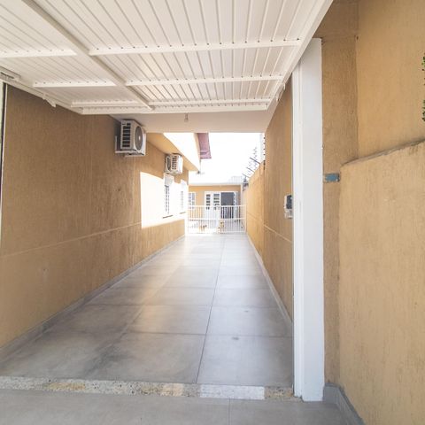 Casa à venda com 150m², 3 quartos e 5 vagas Casa à venda com 150m², 3 quartos e 5 vagasGaragem